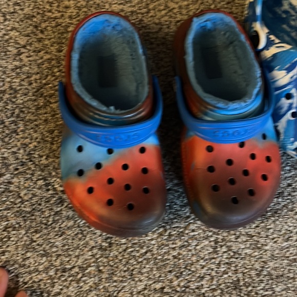 Kids crocs! EUC - Picture 2 of 4
